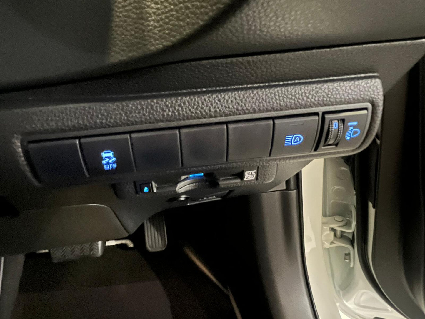 COROLLA TOURING HYBRID WXB (Y'2020 KM'66,000 WHITE AT)