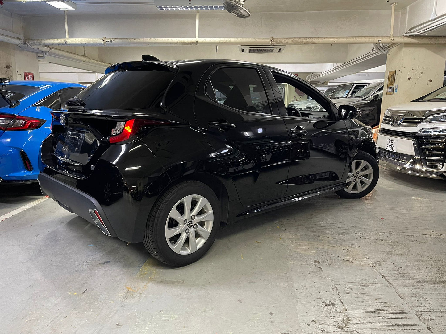 YARIS HYBRID (Y'2021 BLACK AT)