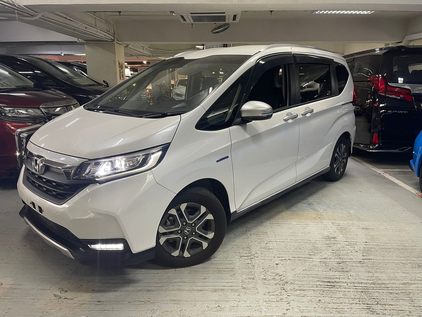 FREED HYBRID PLUS CROSSTAR (Y'2021 WHITE AT)