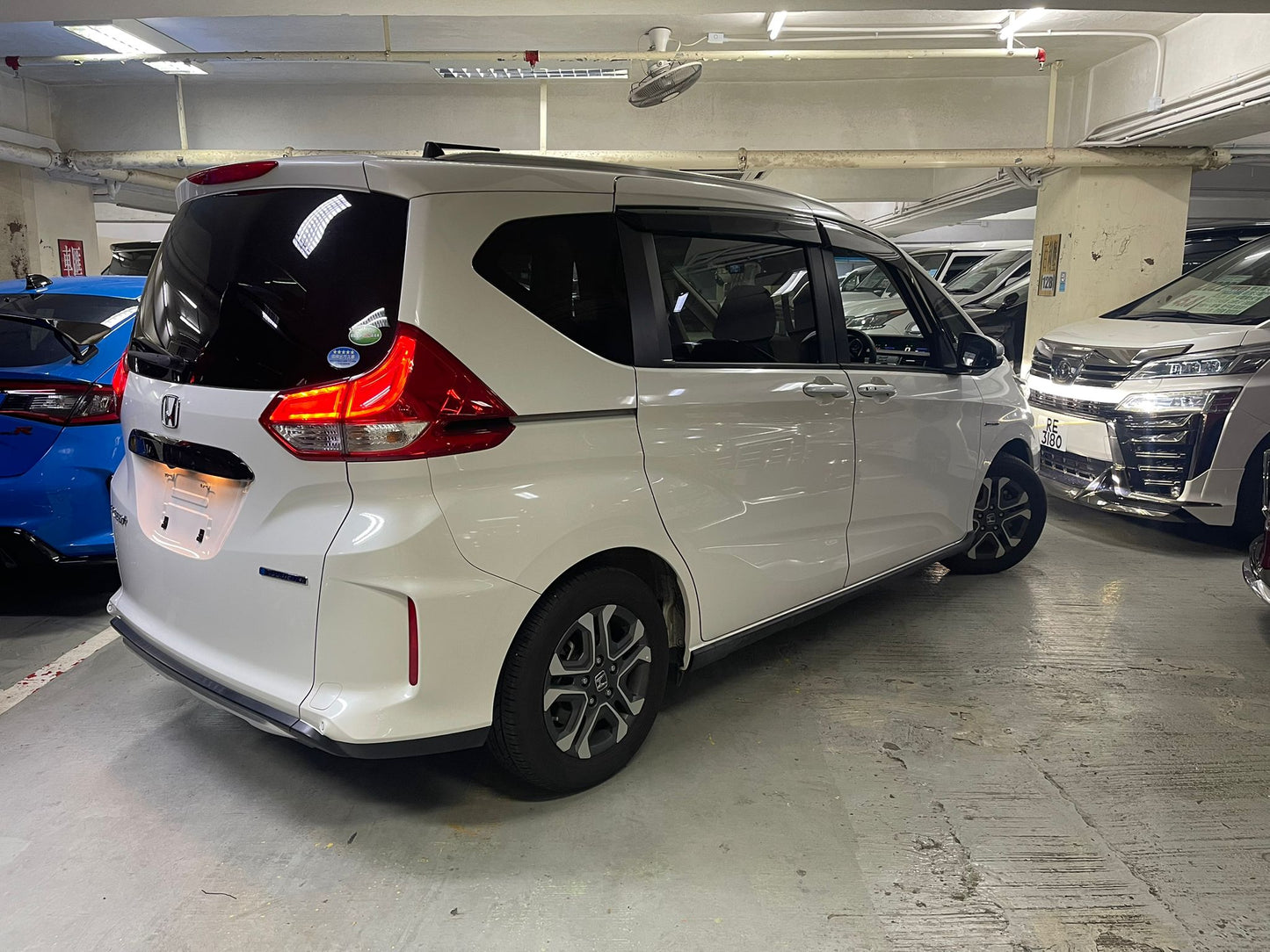 FREED HYBRID PLUS CROSSTAR (Y'2021 WHITE AT)