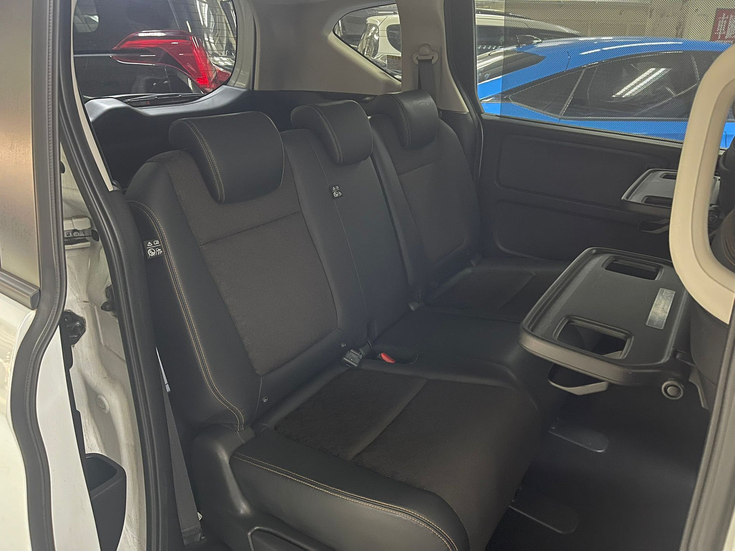 FREED HYBRID PLUS CROSSTAR (Y'2021 WHITE AT)