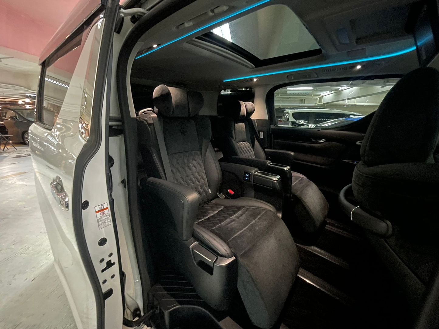 ALPHARD HYBRID 2.5 SRC (Y'2017 WHITE AT)