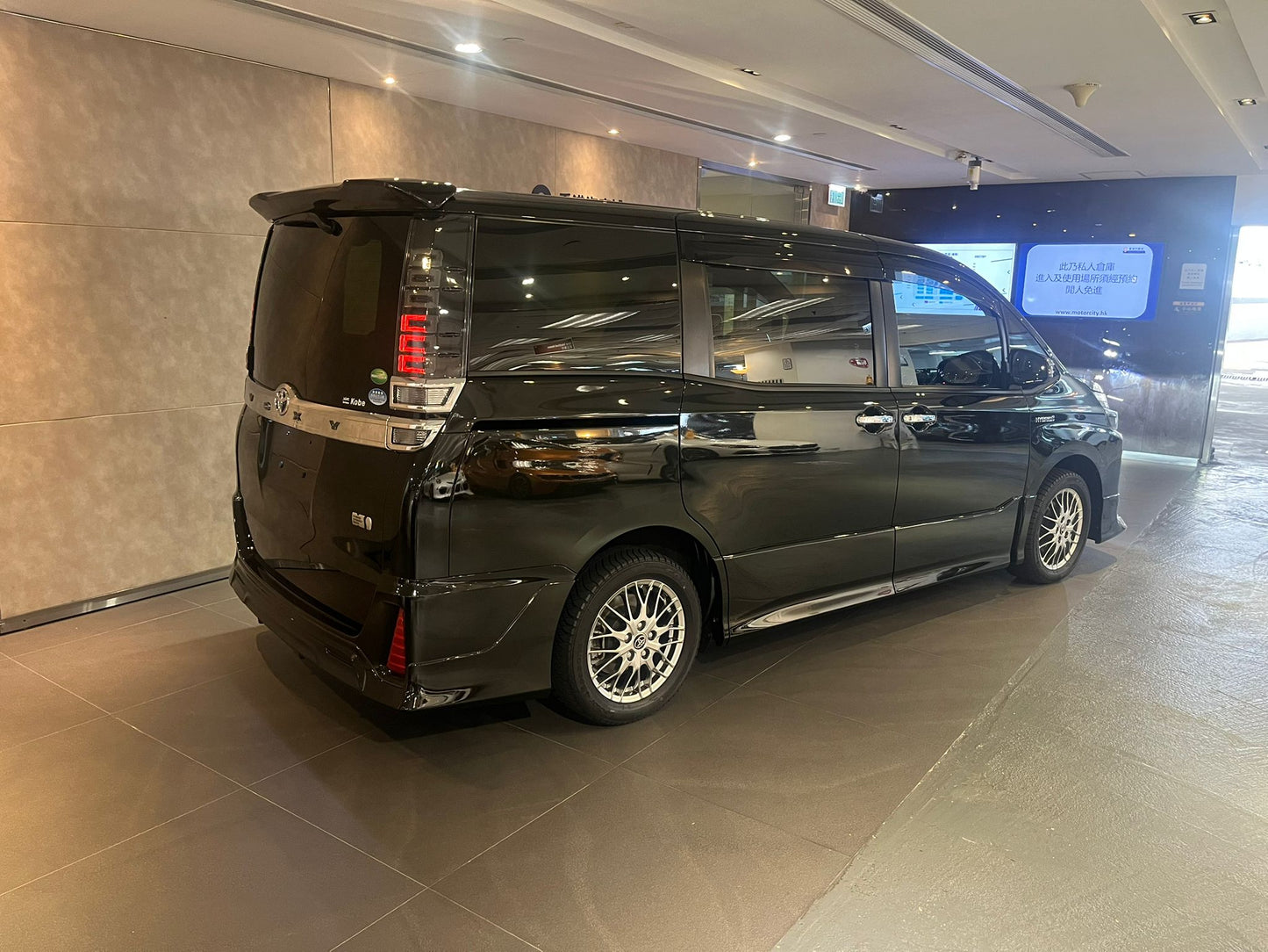 VOXY HYBRID ZSII (Y'2018 KM'39,000 BLACK AT)