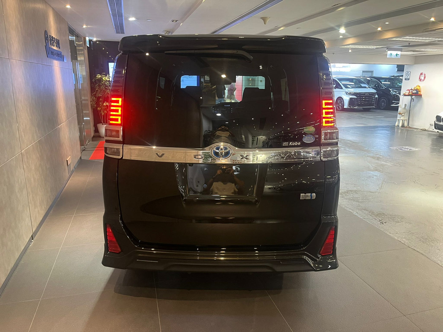 VOXY HYBRID ZSII (Y'2018 KM'39,000 BLACK AT)