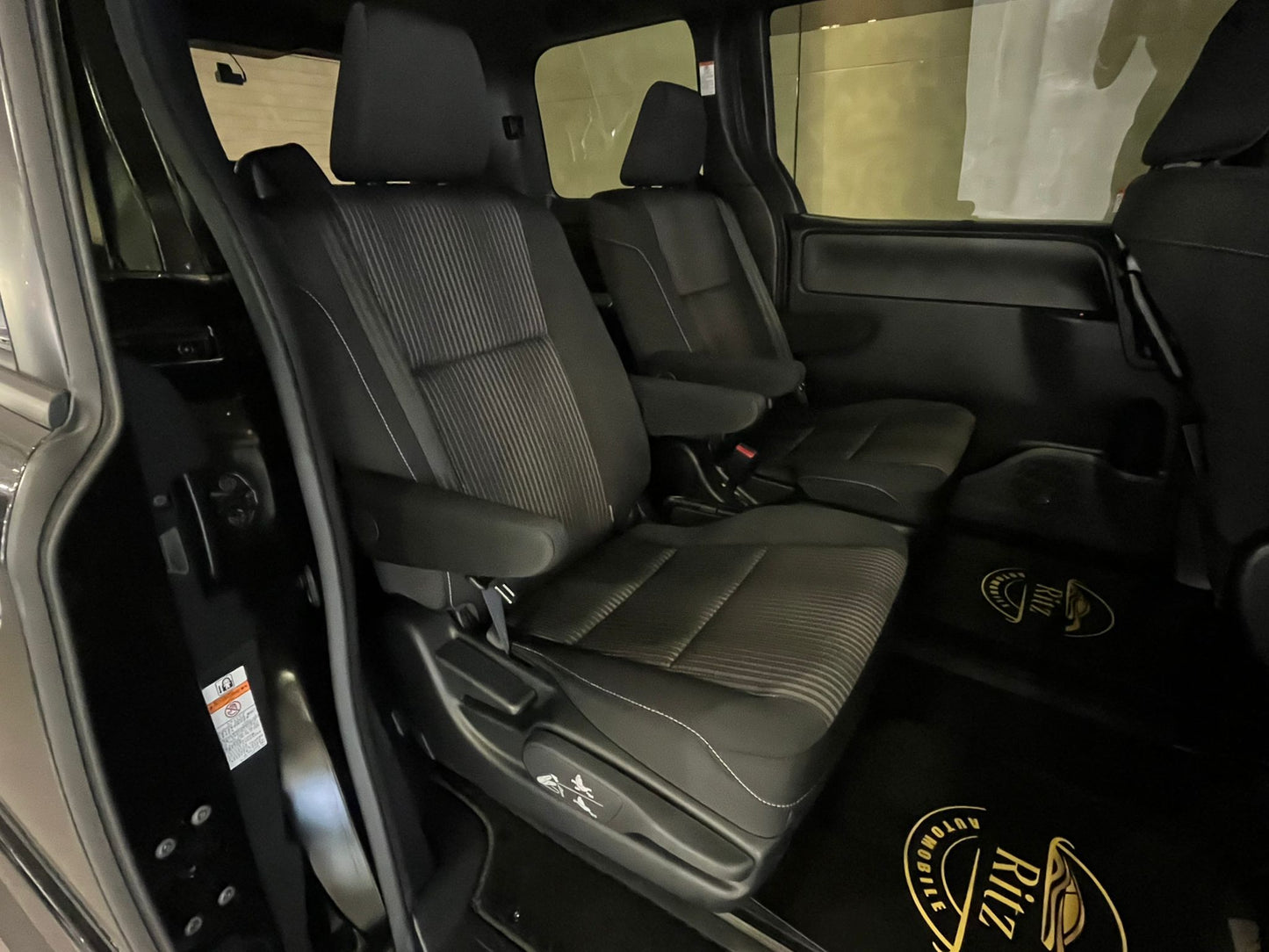 VOXY HYBRID ZSII (Y'2018 KM'39,000 BLACK AT)