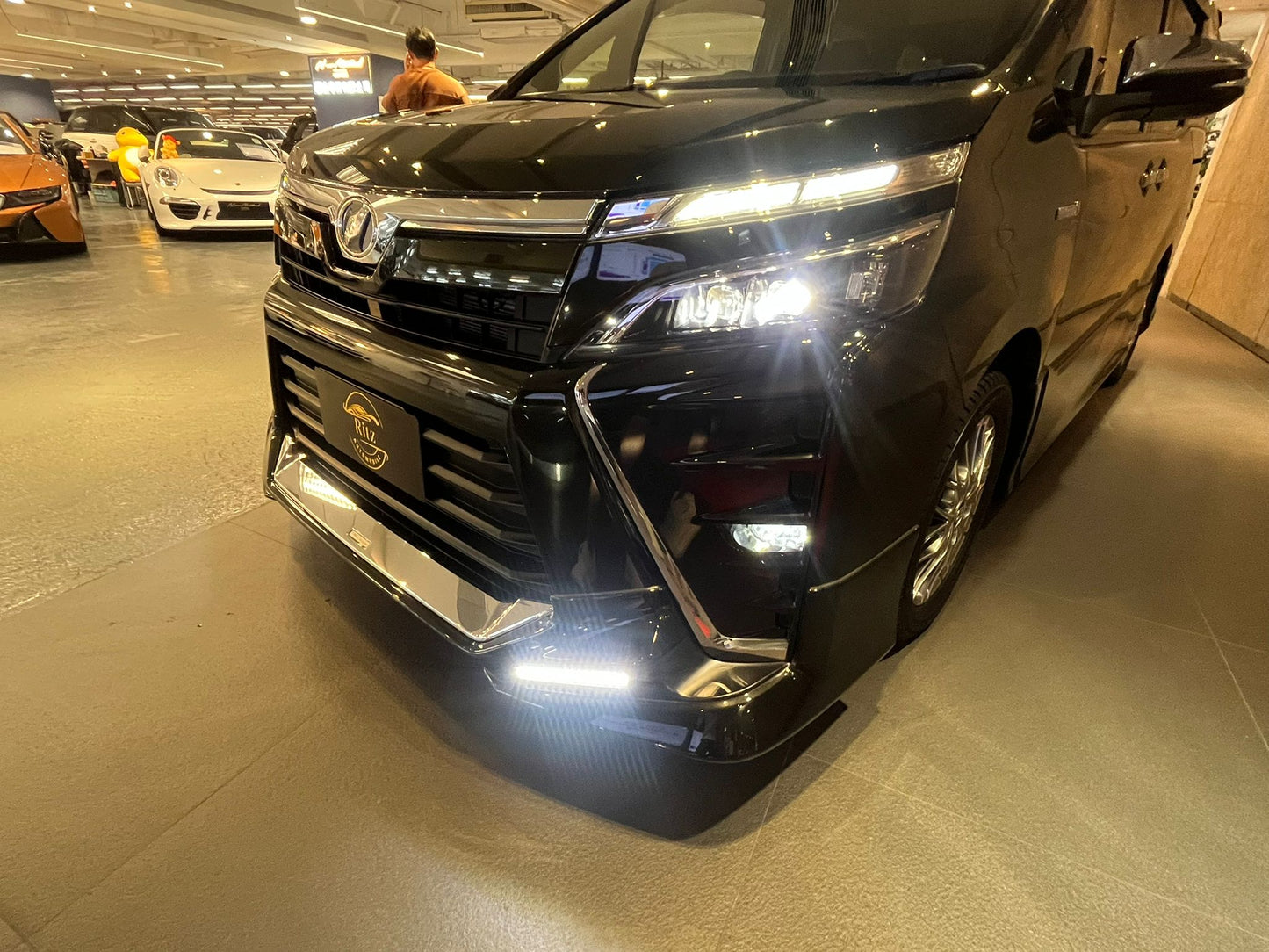 VOXY HYBRID ZSII (Y'2018 KM'39,000 BLACK AT)