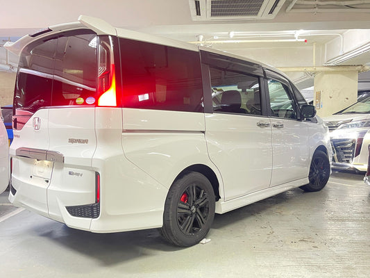 STEPWGN HYBRID EHEV BLACKSTYLE (Y'2021 WHITE AT)