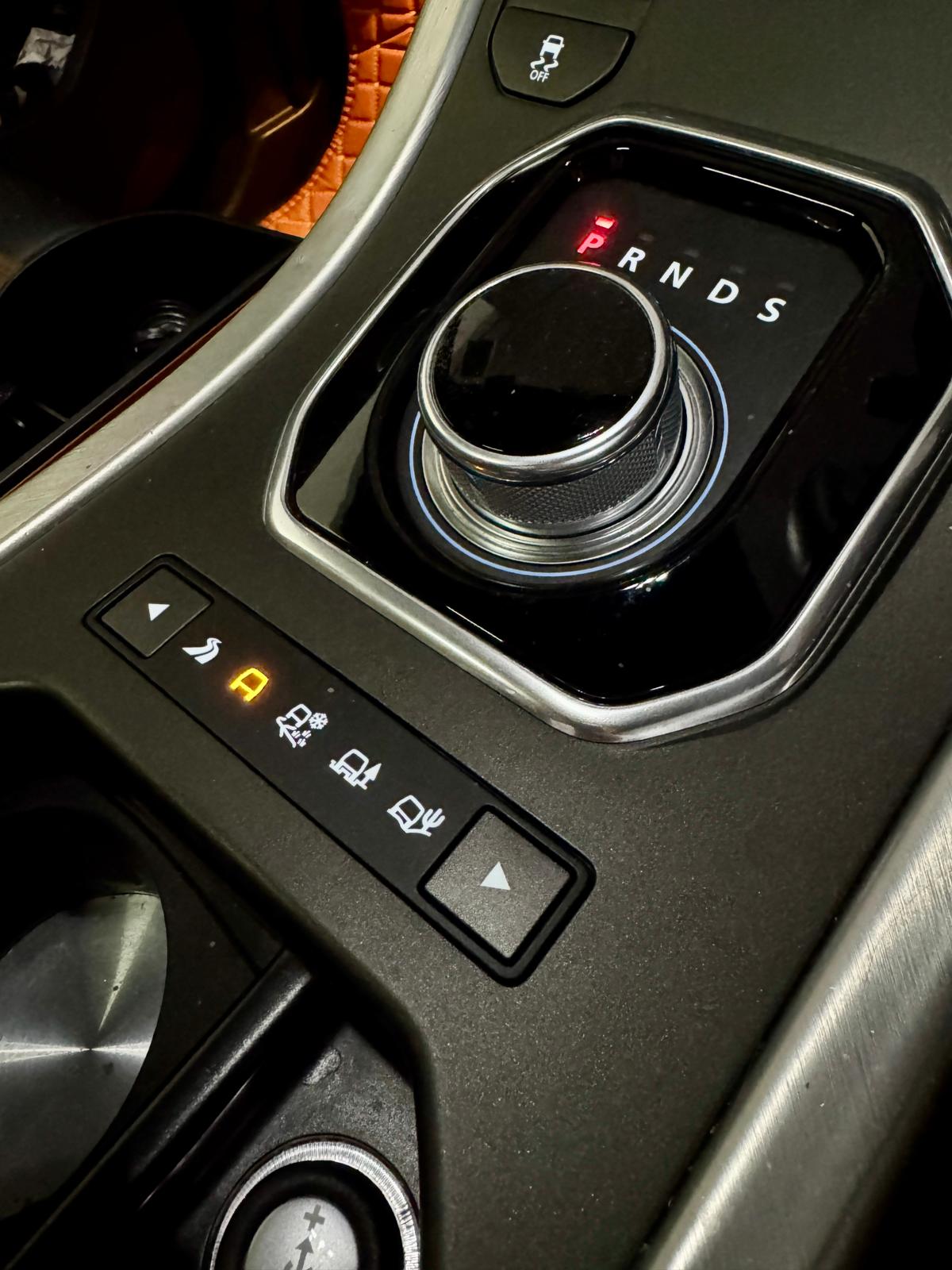 EVOQUE DYNAMIC 5DR (Y'2015 O'2 KM'83,000 ORANGE AT)