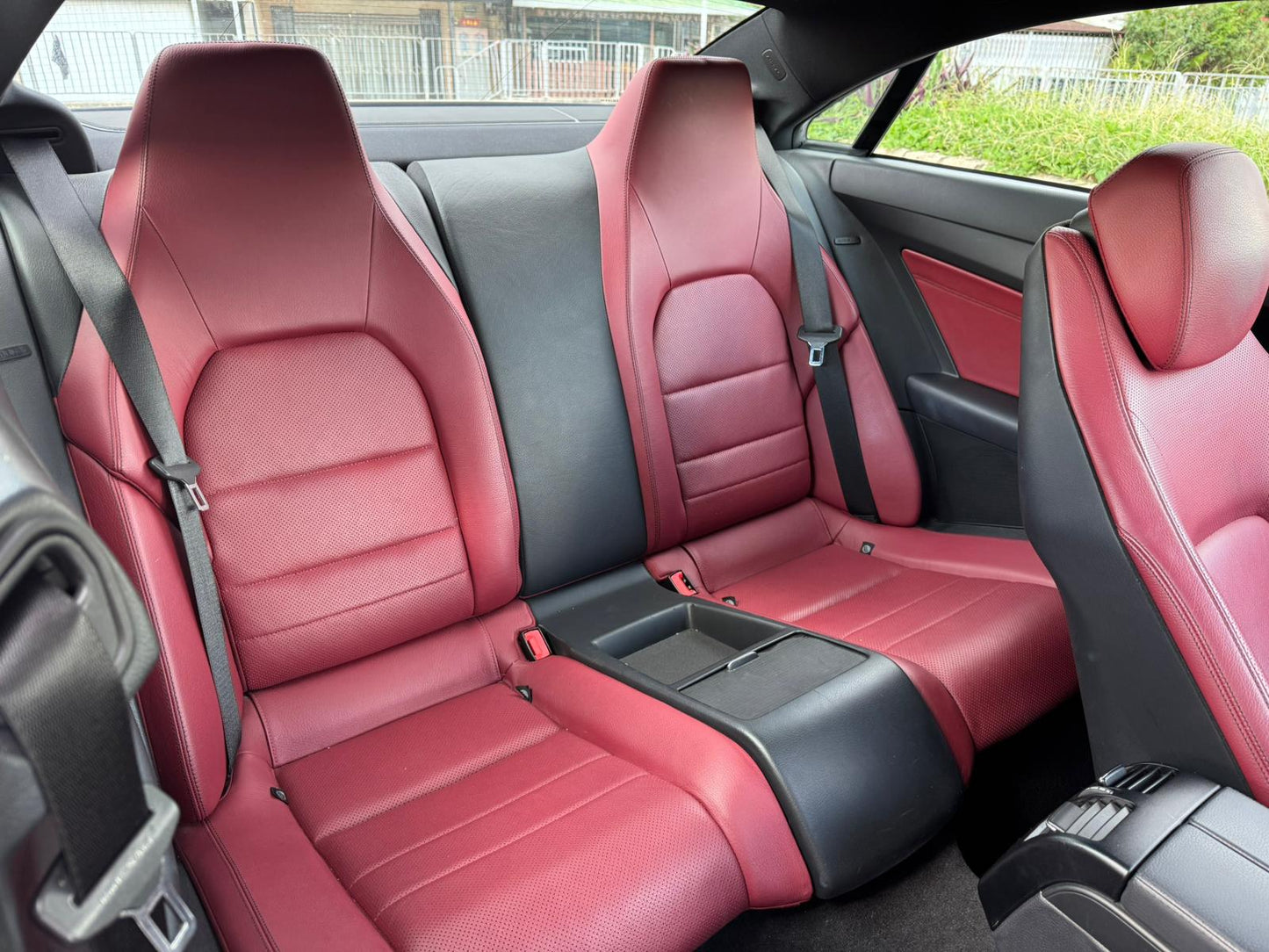 E200 COUPE (Y'2014 O'2 BLACK AT)