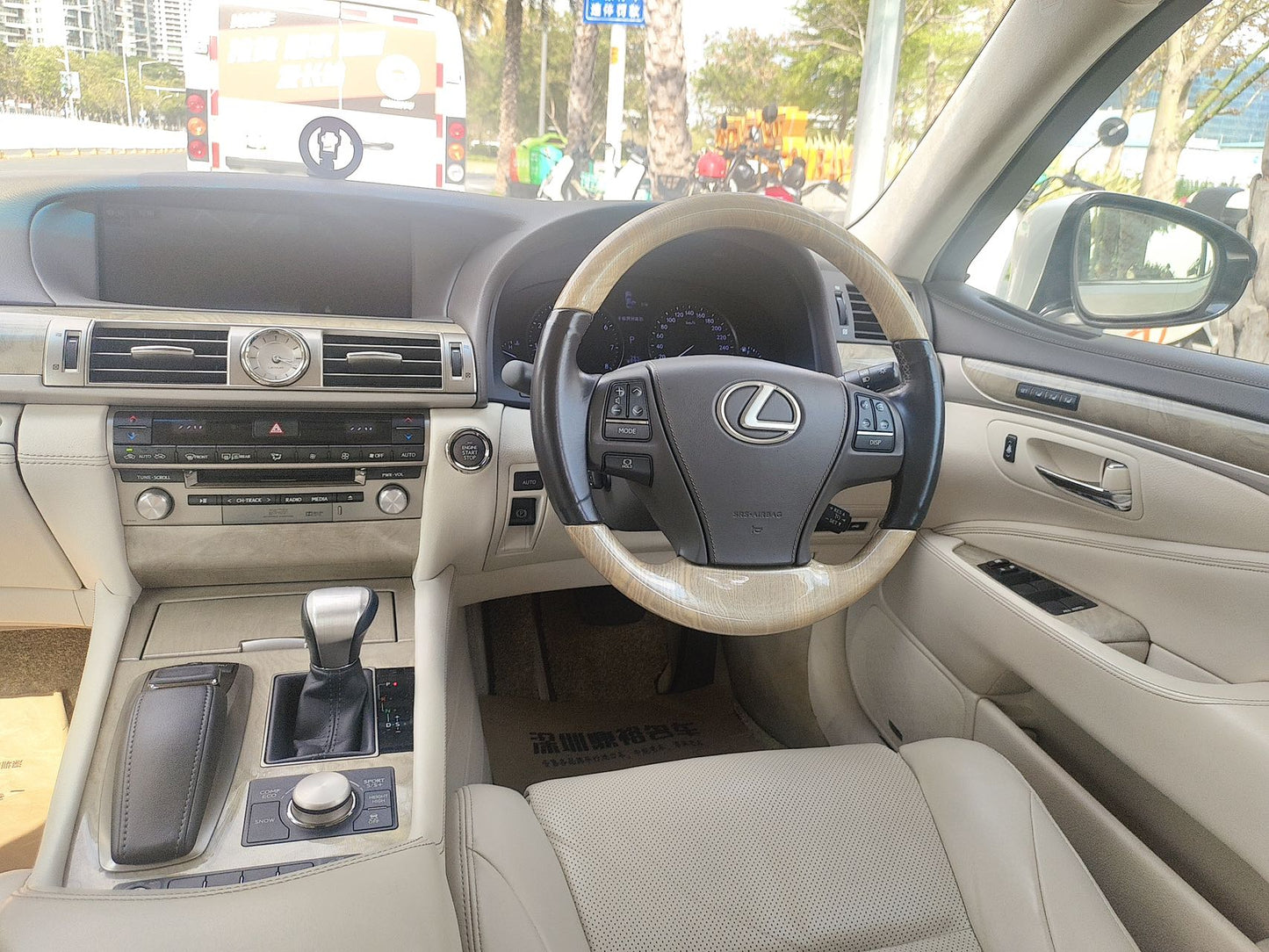 LS460 (Y'2014 O'1 KM'100,000 SILVER AT)