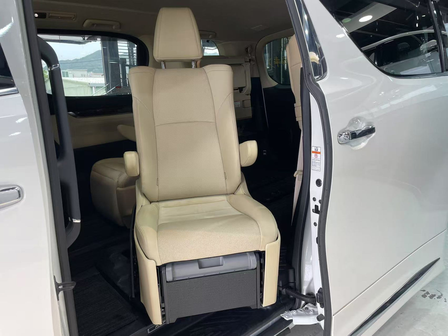 ALPHARD (Y'2018 O'1 KM'56,000 WHITE AT)