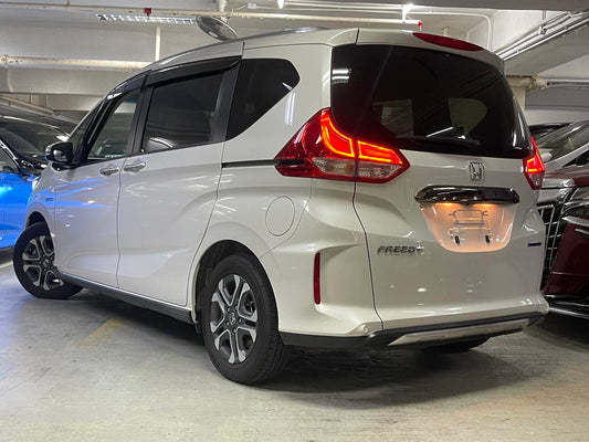 FREED HYBRID CROSSTAR (Y'2020 WHITE AT)
