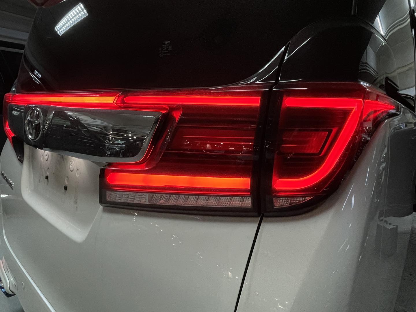 ALPHARD 2.5 SC (Y'2015 WHITE AT)