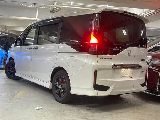 STEPWGN HYBRID BLACK STYLE (Y'2020 WHITE AT)