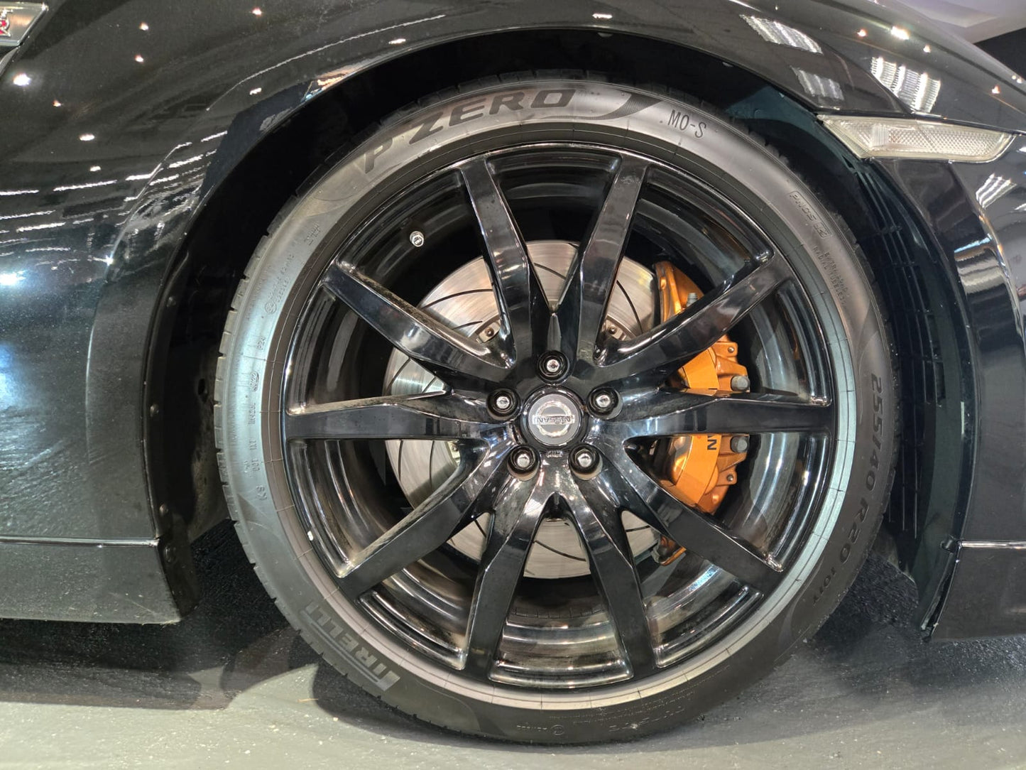 GTR R35 (Y'2011 O'2 KM'75,000 C'BLACK AT) #8141 DEALER