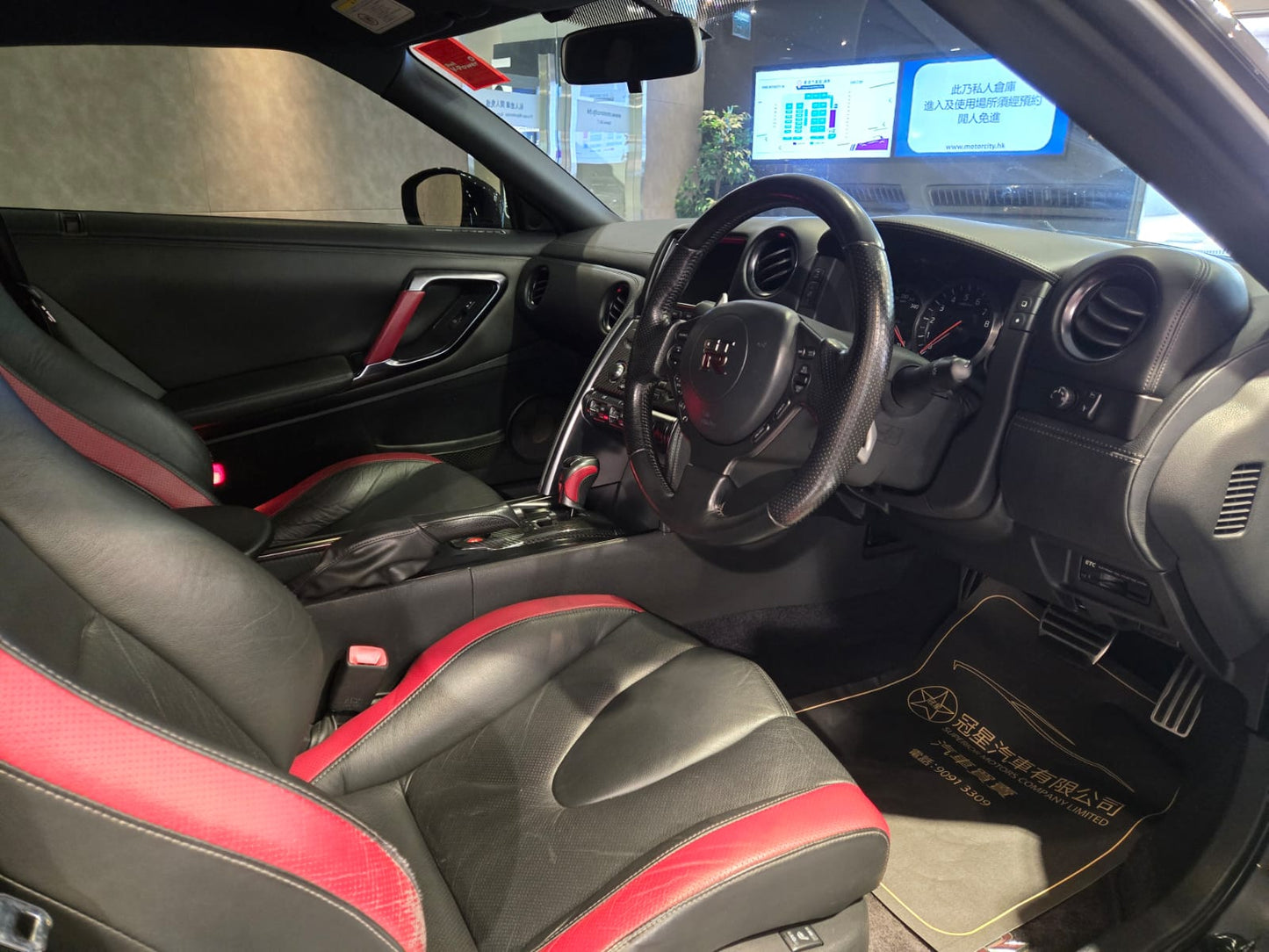 GTR R35 (Y'2011 O'2 KM'75,000 C'BLACK AT) #8141 DEALER