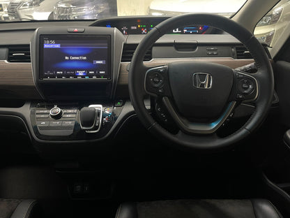 FREED HYBRID PLUS CROSSTAR (Y'2021 WHITE AT)